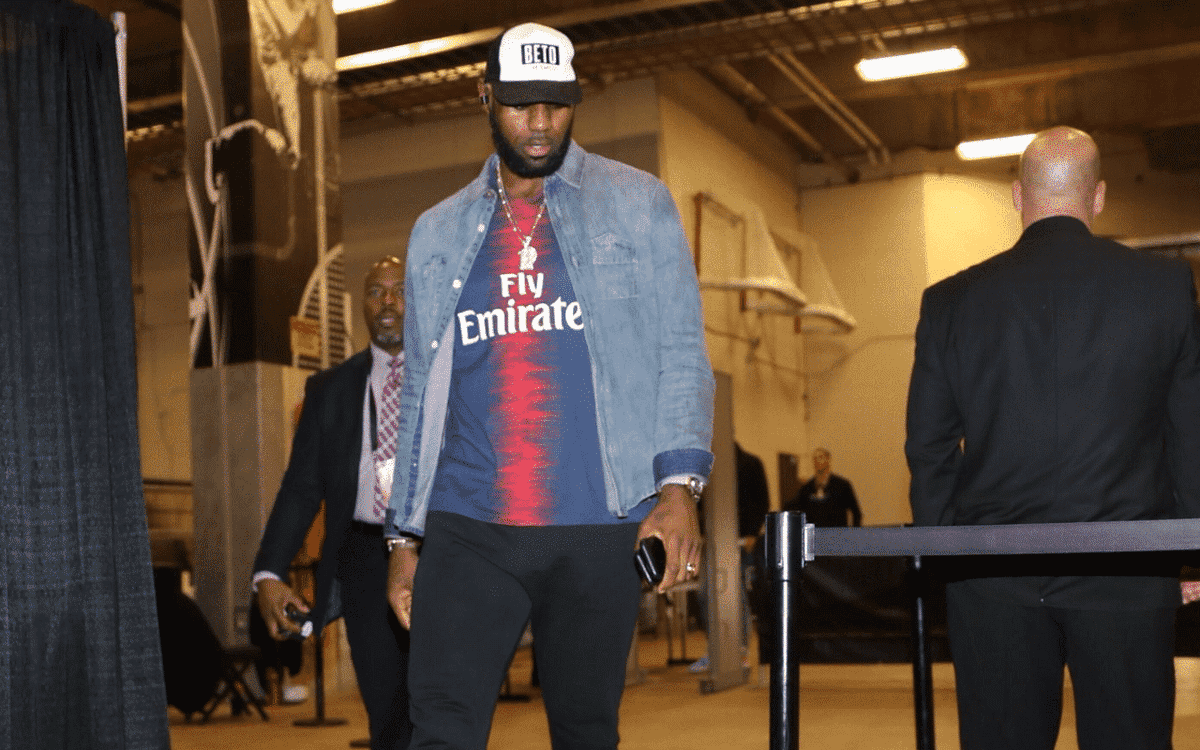 Quand on voit les grandes stars de la NBA porter des sweats 'PSG Jordan' ou même des maillots du PSG, on peut imaginer la puissance des retombées de cette association. Pas un hasard non plus si autant de joueurs américains sont aperçus au Parc des Princes ces derniers temps