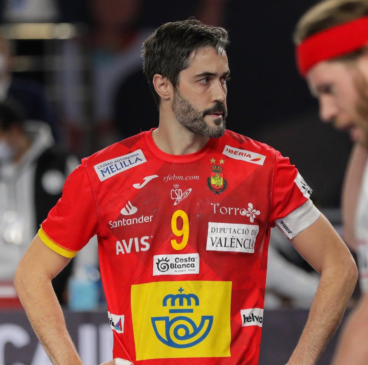 ASOBAL's tweet photo. Dale 🔁❤️ si tú también crees que el ©️ C A P I T Á N 🇪🇸 @Raul_Entrerrios merece despedirse de los Mundiales con un 🥉 Bronce 👋🏾🎩

📸 @ihf_info https://t.co/iCSY6cAEiy