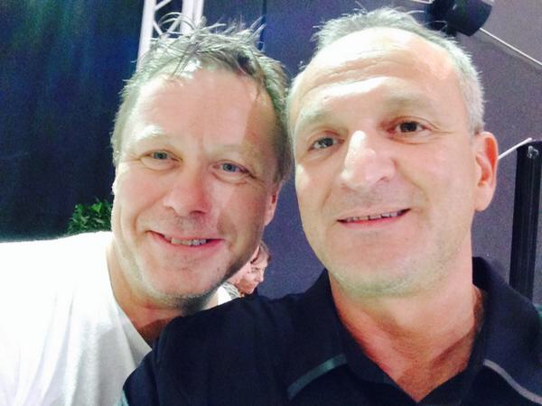 ManuRouxJO's tweet photo. Pensées pour Thierry #Dentz. Un an déjà... Nul doute qu’il aurait apprécié ce #Mondial et le beau parcours de @FRAHandball. Et bises à Denis #Reibel. https://t.co/4YPHlBHHB7