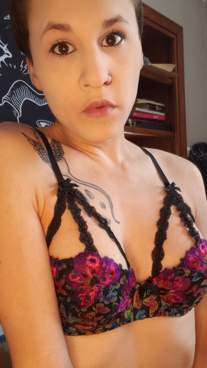 faesariari's tweet photo. 🖤 Kink 🖤 Impact play 🖤 32C 🖤 9.99 🖤

https://t.co/LH3pdQZxaw

#nudes #onlyfans #boobs #sexy #onlyfansgirl #kink #kinky #bdsm #sellingcontent https://t.co/8RLZYuKmNJ