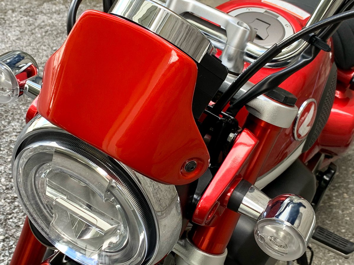 Hal Twitter પર モンキー125に武川のニーグリップパッド付けました G Craftのシートと合わせてかなりニーグリップが楽になりますね あとついでにメーターバイザーも付けてみました こちらも武川製 このままだと主張が強すぎるので付属のゼッケンベース