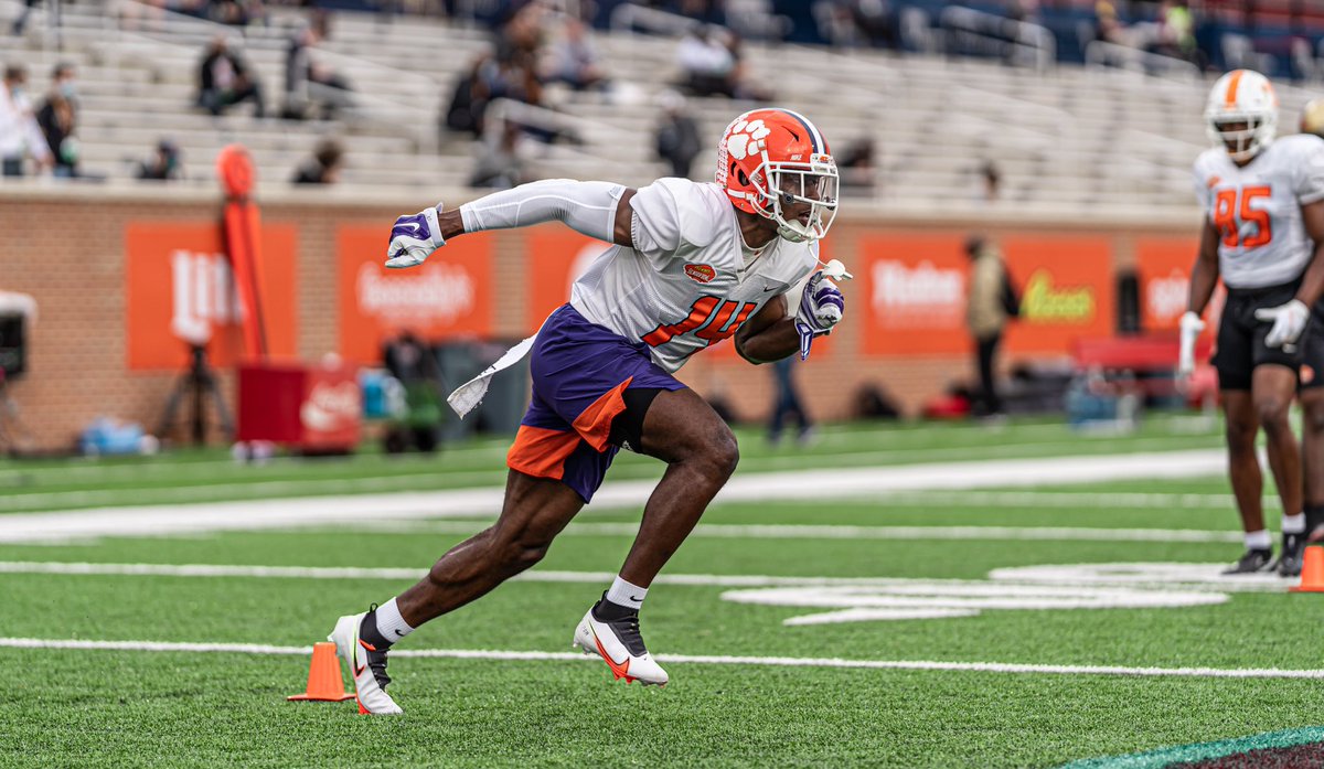 JimNagy_Sooners's tweet image. Here are fastest max speeds from Day 2 of Reese’s Senior Bowl practice (7-on-7’s, team, and WR/DB 1-on-1’s) per our partners at @SlantsAI. 

Cornell Powell - 20.47 mph
Dez Fitzpatrick - 19.92 mph
Demetric Felton - 19.61 mph
Thomas Graham Jr. - 19.49 mph
Khalil Herbert - 19.43 mph