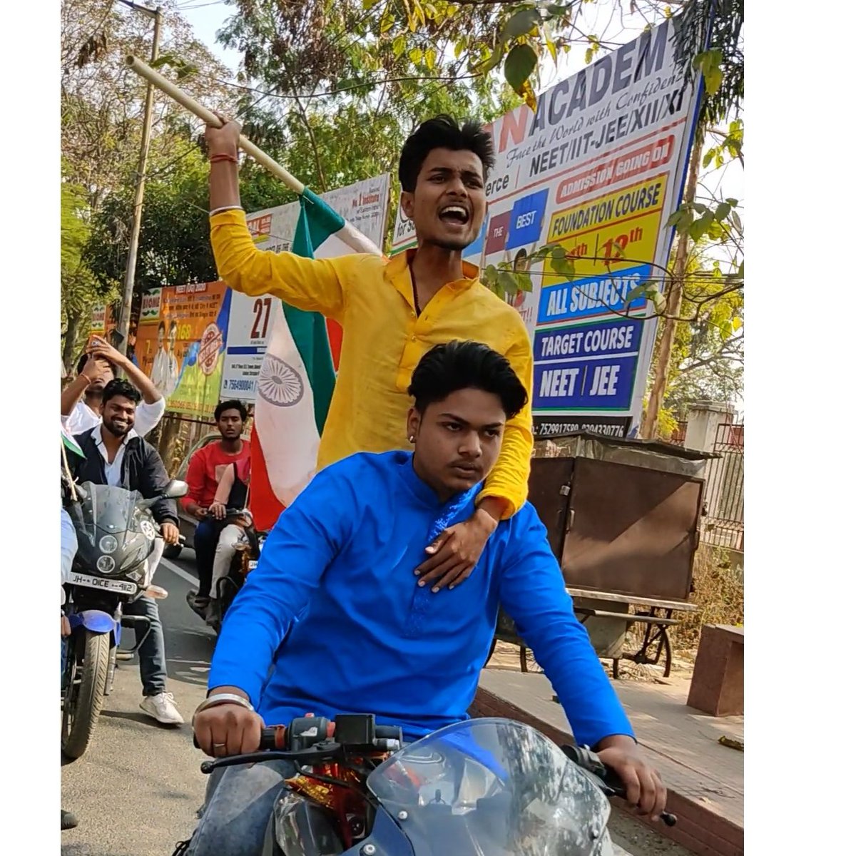 Ronitkumarjsr's tweet photo. मैंने वचन दिया भारत मां को तेरा शीश नहीं झुकने दूंगा🙏🙏🙏
#भारत_माता_की_जय🇮🇳🇮🇳🇮🇳
#ronitkumarjsr🚩 https://t.co/s3zA9IBQ4m