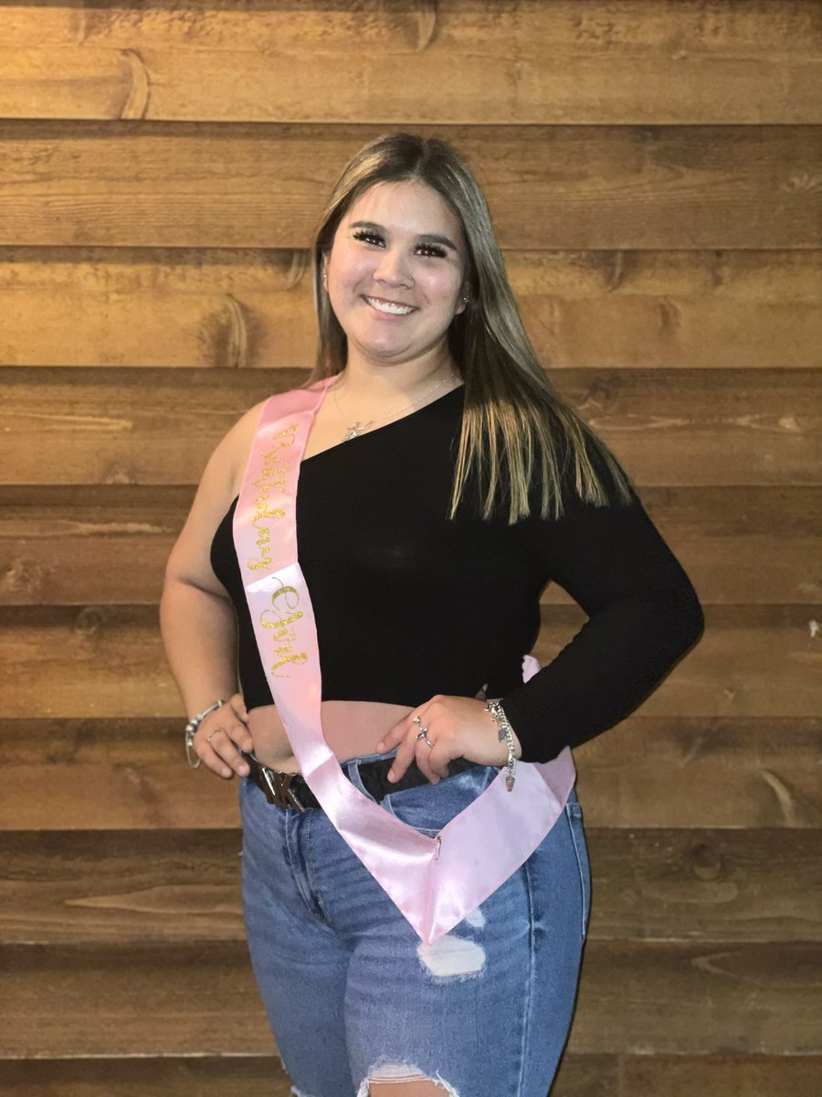 duhhhlila's tweet photo. Someone pass the henny I just turned 20 🥳 https://t.co/7wo4A2fOt7