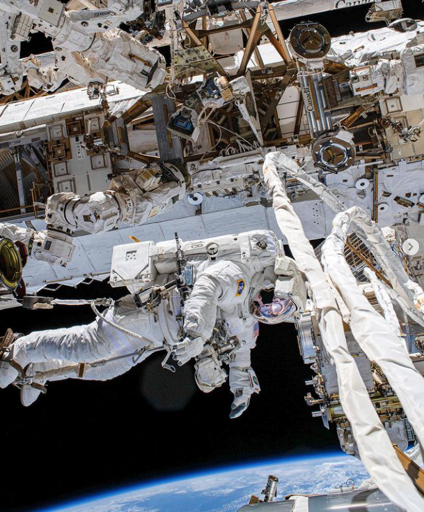 ShuttleAlmanac's tweet photo. A few early views of the US #EVA69 last week. From @ESA https://t.co/Al6aZihqd5