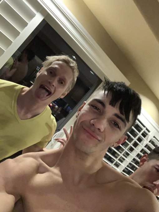 Happy birthday  @alexrileyxxx 🎉🎈🎂🎁🎊 https://t.co/1icQSpNZBR<a class="tags" href="/tag/alexrileyxxx">@alexrileyxxx</a>