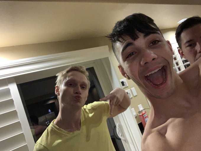 Happy birthday  @alexrileyxxx 🎉🎈🎂🎁🎊 https://t.co/1icQSpNZBR<a class="tags" href="/tag/alexrileyxxx">@alexrileyxxx</a>