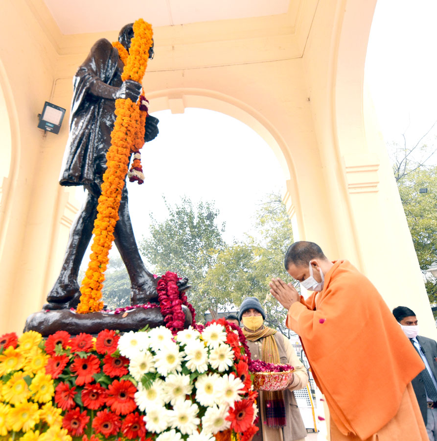 Yogi Adityanath (@myogiadityanath) on Twitter photo рд╕рддреНрдп рдФрд░ рдЕрд╣рд┐рдВрд╕рд╛ рдХреЗ рдкреБрдЬрд╛рд░реА, рд╣рдо рд╕рднреА рдХреЗ рдкрде рдкреНрд░рджрд░реНрд╢рдХ, рд░рд╛рд╖реНрдЯреНрд░рдкрд┐рддрд╛ рдорд╣рд╛рддреНрдорд╛ рдЧрд╛рдВрдзреА рдЬреА рдХреА рдкреБрдгреНрдпрддрд┐рдерд┐ рдкрд░ рдЬреАрдкреАрдУ рдкрд╛рд░реНрдХ, рд▓рдЦрдирдК рд╕реНрдерд┐рдд рдЙрдирдХреА рдкреНрд░рддрд┐рдорд╛ рдкрд░ рдорд╛рд▓реНрдпрд╛рд░реНрдкрдг рдХрд░ рдЕрдкрдиреА рд╡рд┐рдирдореНрд░ рд╢реНрд░рджреНрдзрд╛рдВрдЬрд▓рд┐ рдЕрд░реНрдкрд┐рдд рдХреАред рд╕рддреНрдп рдФрд░ рдЕрд╣рд┐рдВрд╕рд╛ рдХреЗ рдкреБрдЬрд╛рд░реА, рд╣рдо рд╕рднреА рдХреЗ рдкрде рдкреНрд░рджрд░реНрд╢рдХ, рд░рд╛рд╖реНрдЯреНрд░рдкрд┐рддрд╛ рдорд╣рд╛рддреНрдорд╛ рдЧрд╛рдВрдзреА рдЬреА рдХреА рдкреБрдгреНрдпрддрд┐рдерд┐ рдкрд░ рдЬреАрдкреАрдУ рдкрд╛рд░реНрдХ, рд▓рдЦрдирдК рд╕реНрдерд┐рдд рдЙрдирдХреА рдкреНрд░рддрд┐рдорд╛ рдкрд░ рдорд╛рд▓реНрдпрд╛рд░реНрдкрдг рдХрд░ рдЕрдкрдиреА рд╡рд┐рдирдореНрд░ рд╢реНрд░рджреНрдзрд╛рдВрдЬрд▓рд┐ рдЕрд░реНрдкрд┐рдд рдХреАред