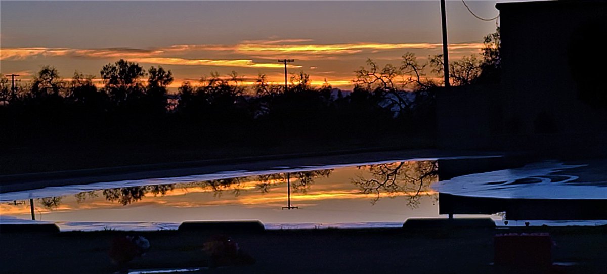 djimenez22's tweet photo. #moonshot pic
From the #Earth to the #moon from #ReedleyCa #JanuaryMoon is called the #wolfmoon
And tonights #sunset
@KimberlyFOX26 @MarieEdinger @LizKMPH #FullMoon https://t.co/cLdU6yZiVi