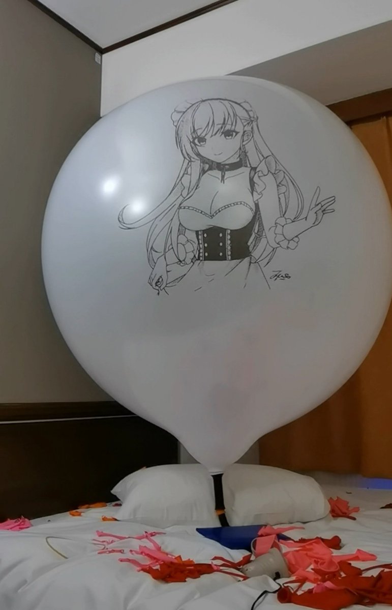 ゆきてく 36インチ ラウンド型の白 割れた瞬間なので透けてるが 実際はあんまし透けてない これもネックが意外と伸びてる 白ってこんなに伸びるんだっけ