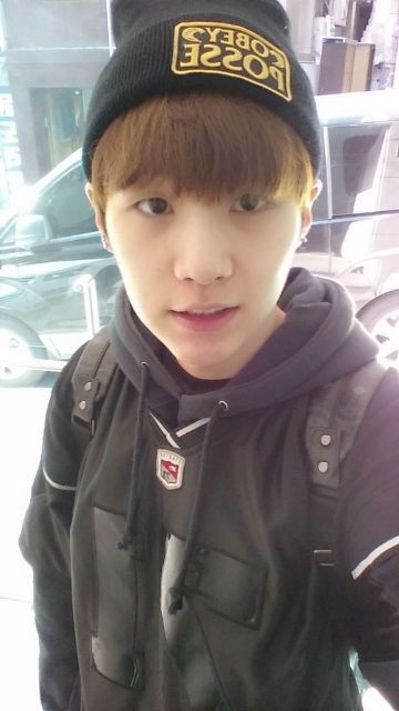 Suga's pre debut pictures; A cute thread: