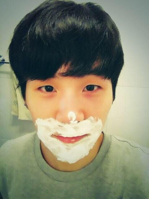 Suga's pre debut pictures; A cute thread: