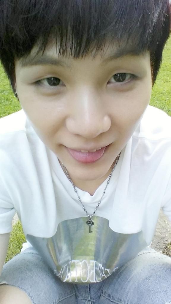 Suga's pre debut pictures; A cute thread: