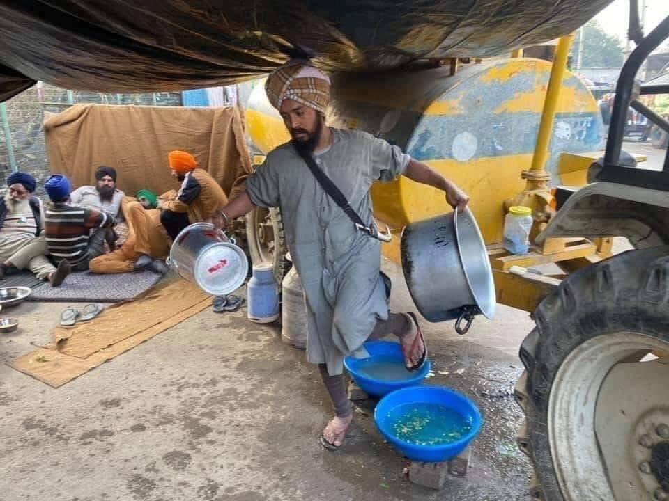 Palwinder261's tweet photo. Who says india is a democratic country??#BoycottBJP #KisanMajdoorEktaZindabaad #NoFarmerNoFood #democracy #STOPATTACKONFARMERS https://t.co/AX6oE7xQ4l