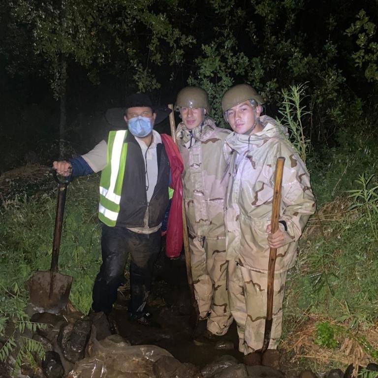 gabrieldelcajon's tweet image. Como Pdte. Comunidad d Aguas #CanalComunero doy las gracias a dn @ALBERTOALDAY1 x coordinación con Mayor y Subte Izurieta x ayuda brindada x #RegimientoTacna para controlar flujo de agua en Canal Comunero, evitar embanques, perdida d infraestructura y q se anegue #SanJoséDeMaipo