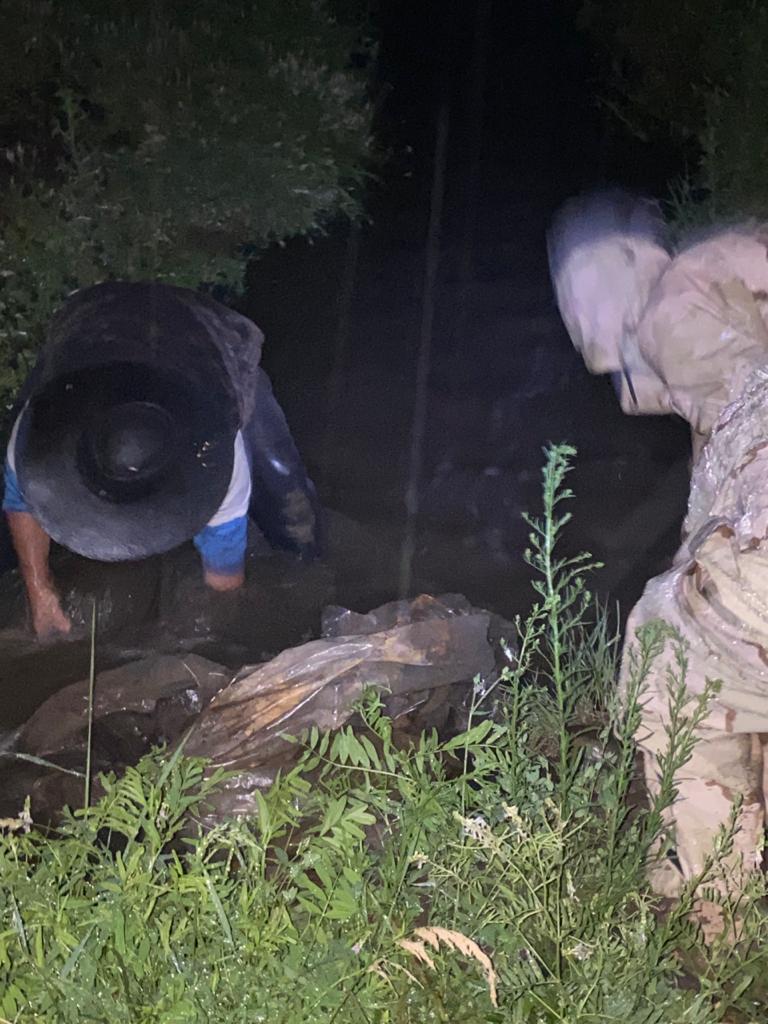 gabrieldelcajon's tweet image. Como Pdte. Comunidad d Aguas #CanalComunero doy las gracias a dn @ALBERTOALDAY1 x coordinación con Mayor y Subte Izurieta x ayuda brindada x #RegimientoTacna para controlar flujo de agua en Canal Comunero, evitar embanques, perdida d infraestructura y q se anegue #SanJoséDeMaipo