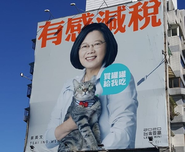 34/ The current President Tsai Ing-Wen who studied at Cornell and has a PhD from the London School of Economics is famously single but has two cats which often find themselves in many governmental images