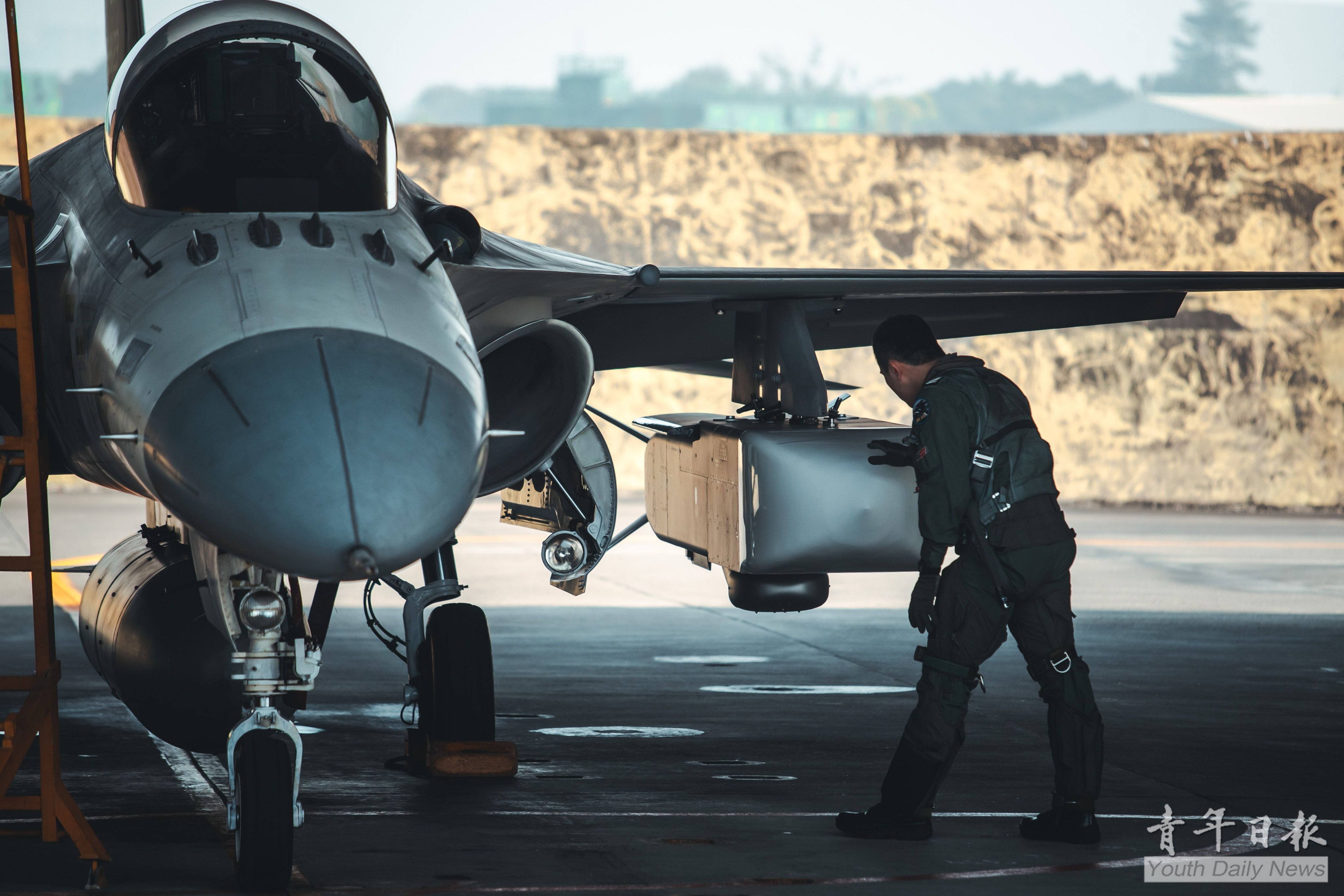 Es9ZZKUVoAAtZpM?format=jpg&name=4096x409