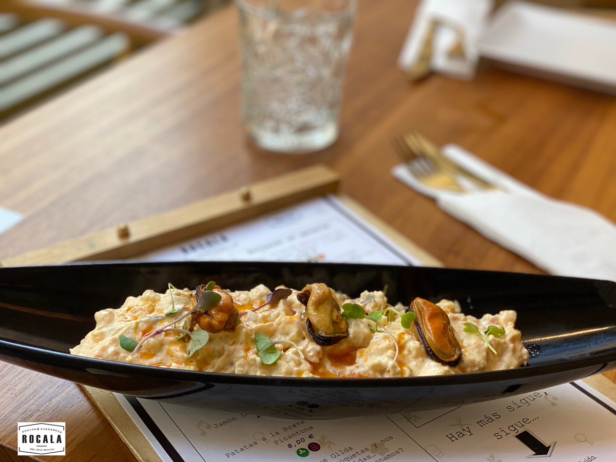 GrupoPDCLaRaza's tweet photo. Cuando creías que ya las habías probado todas... #Ensaladillad #Mejillones en Escabeche con suave de Yuzu 🔝🔝🔝en #Rocala
Y así vas abriendo boca 👄 para el resto de platos 🍽
Reserva tu mesa que te esperamos 👉🏻 https://t.co/TZgghMkya9 👈🏻 #EnsaladilladeMejillones #comerenSevilla https://t.co/uKRtajVHwc