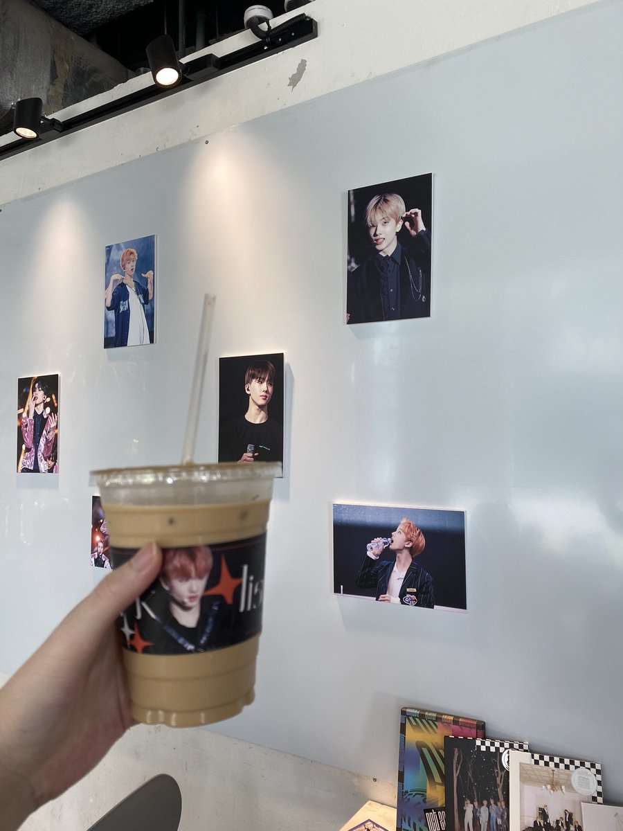 cherryjisungie's tweet photo. hehe first jisung cafe event ~ 
thanks @VORTEX0205 for organising and decorating it so prettily 🤩
#vortexwithjisung https://t.co/B9az73cxBE