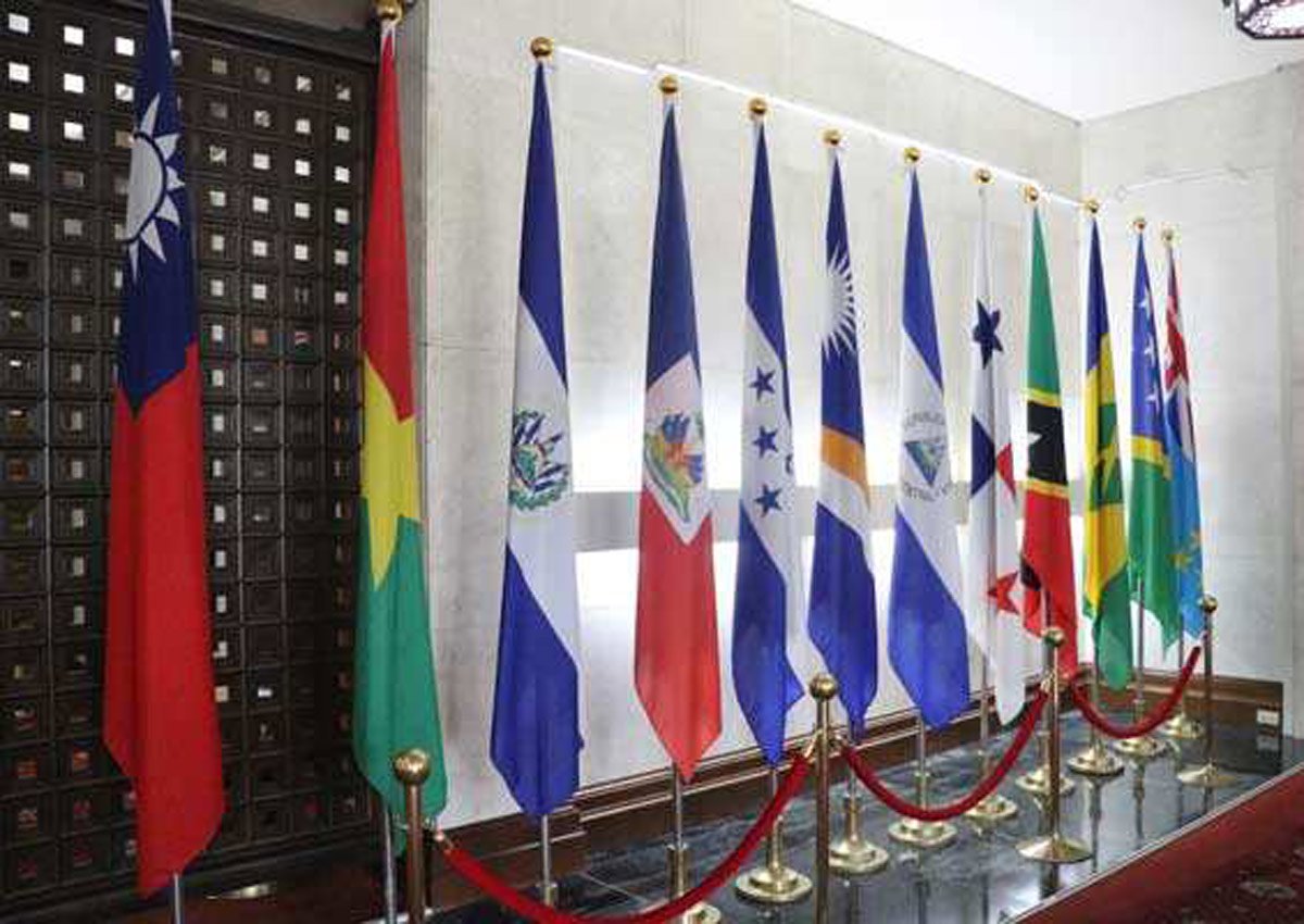 27/ To this day only  Guatemala, Honduras, Holy See. Haiti Paraguay, Nicaragua, Eswatini, Tuvalu, Nauru, Saint Vincent and the Grenadines, Saint Kitts and Nevis, Saint Lucia, Belize, The Marshall Islands and Palau recognize the country