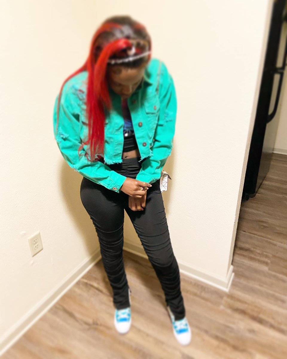 yoofavdarkskinn's tweet photo. Finally legal ✌🏾🖕🏾 🥳 https://t.co/dNJrPjAEWP