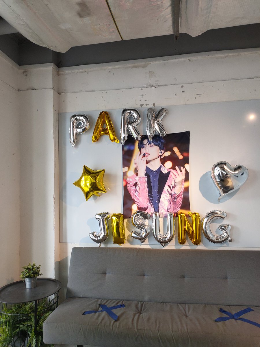 pieceofdoie's tweet photo. Im so content todayy 2 nct cafe events 🥰🥰
@melody_kdy #melody201 @VORTEX0205 #vortexwithjisung 
So beautifully decorated <33 https://t.co/qb3OOe8oTx