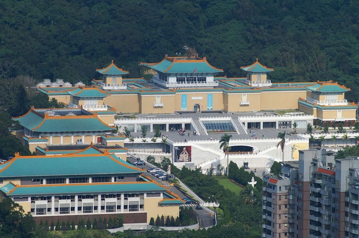 39/ The National Palace Museum is one of the largest collections of chinese history and artifacts in the world. Many of which were smuggled out of China during the civil war