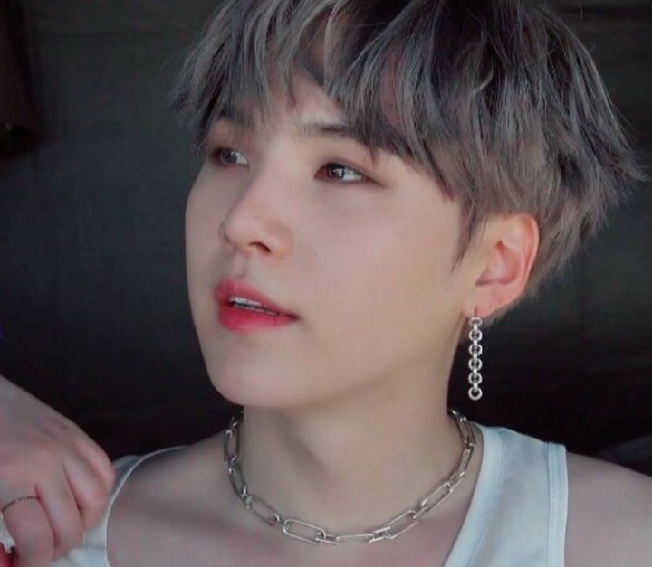 - Yoongi's perfect jawline a thread; #SUGA  @BTS_twt