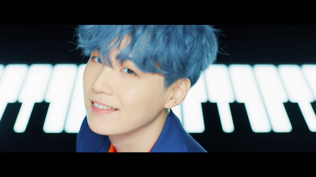 - Yoongi's perfect jawline a thread; #SUGA  @BTS_twt