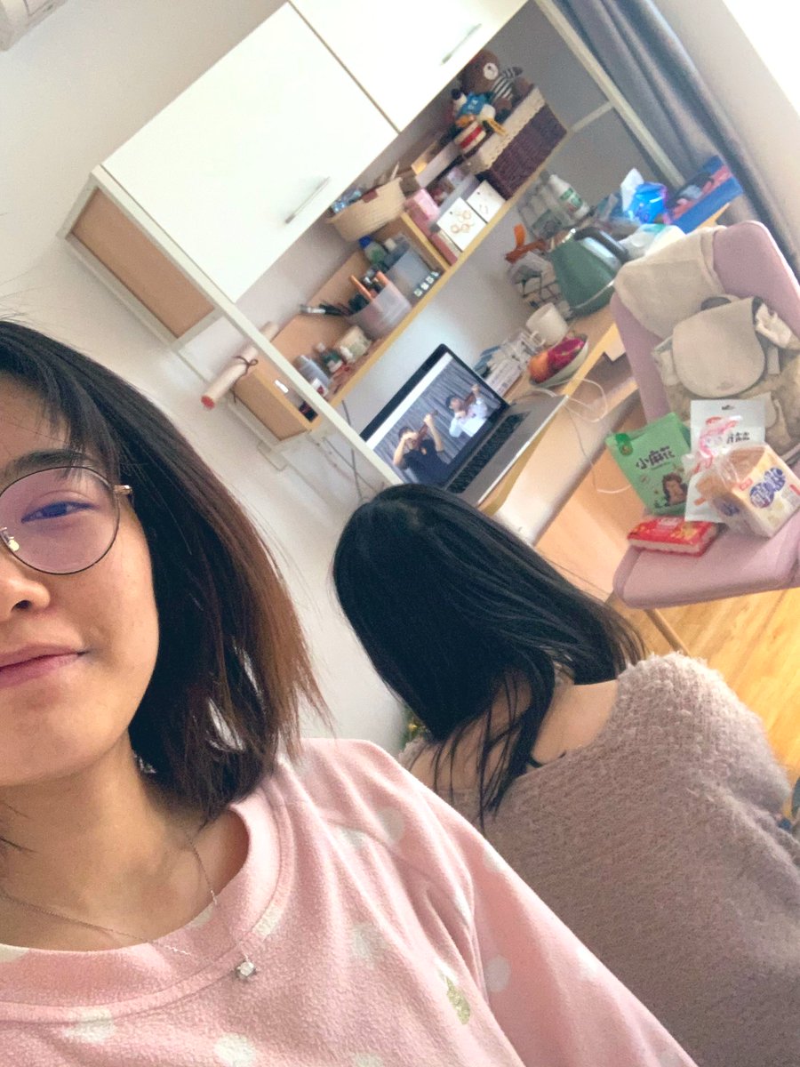 YYUI36957431's tweet photo. slept at 4am and waked up at 10 and attended the concert in pajamas. @TwoSetViolin https://t.co/TJk8GqmNgd
