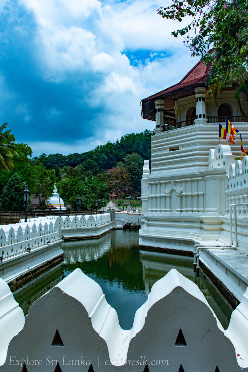 exploreslk's tweet photo. Temple of the Sacred Tooth Relic - Sri Dalada Maligawa

Click here to read more : https://t.co/YVU6qUcSzV https://t.co/PJhiIPVk3X