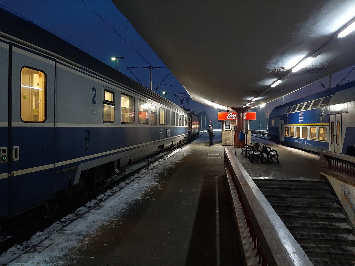 Braşov's train station on an early morning. Time for another short  #railway trip! This time I'm on the IR366, which starts in Braşov, loops through Romania via Miercurea Ciuc, Dej and Cluj to Oradea, where it crosses into Hungary and trundles on to Budapest.