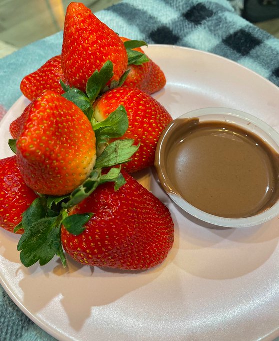 Watch Tia Fuckin Cyrus's leaked NSFW photo on TwXstars