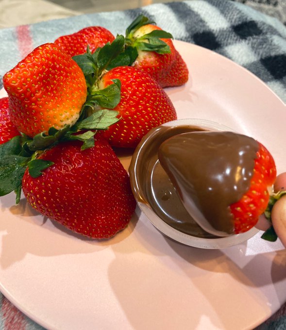 Watch Tia Fuckin Cyrus's leaked NSFW photo on TwXstars