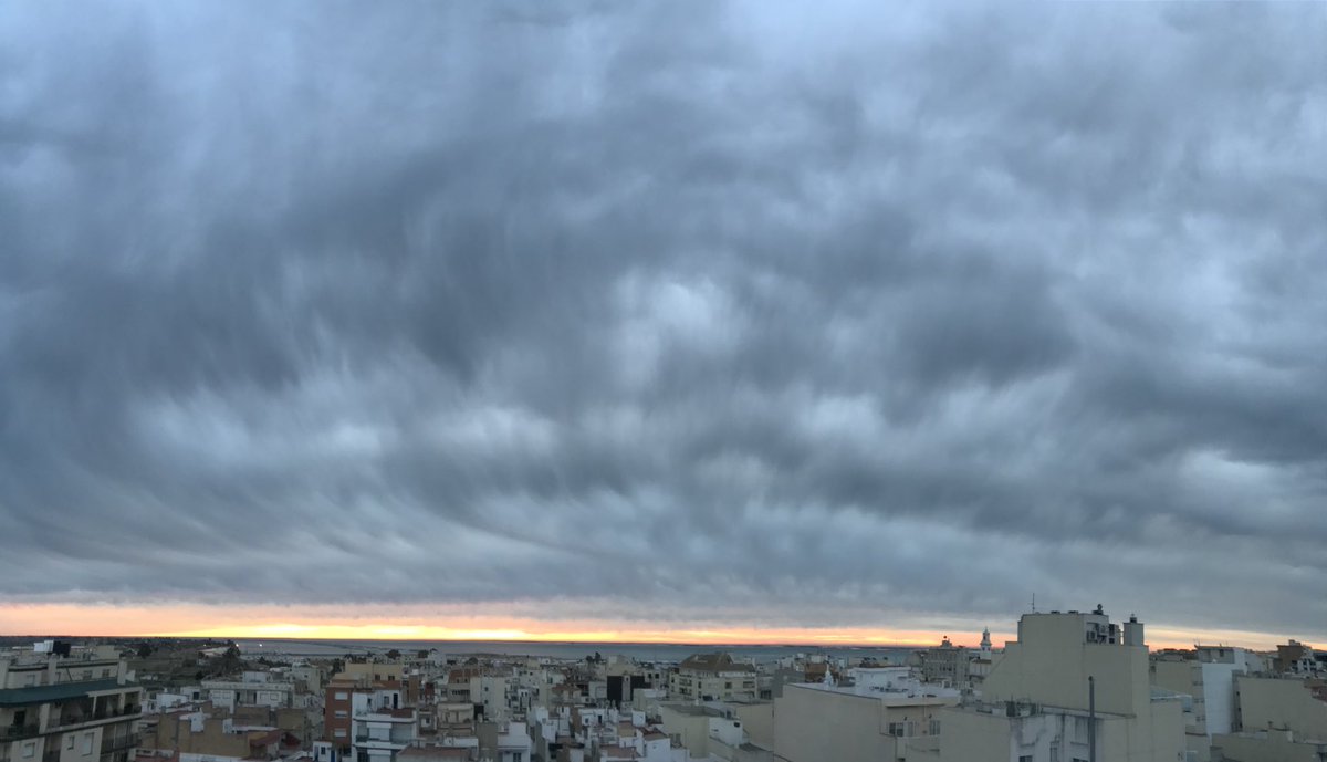 El cel de #SantCarlesdelaRapita ⁦@MeteoMauri⁩ ⁦<a href="/meteocat/">Meteocat</a>⁩ ⁦@eltempsTV3⁩