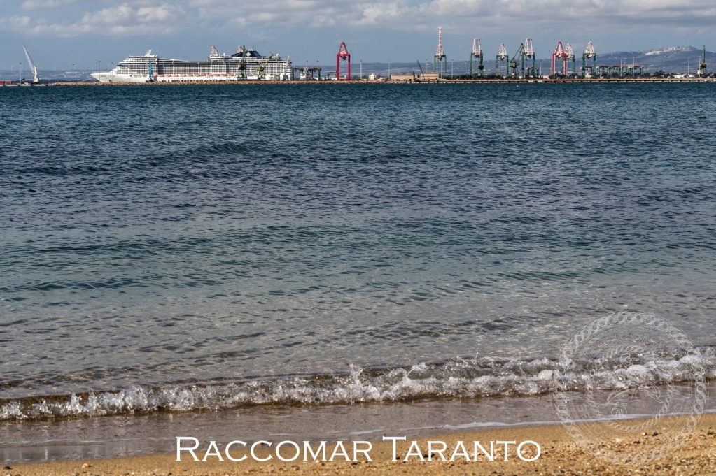 Chiudiamo il mese di Gennaio del 𝗰𝗮𝗹𝗲𝗻𝗱𝗮𝗿𝗶𝗼 𝗥𝗮𝗰𝗰𝗼𝗺𝗮𝗿, con un fantastico scatto di 𝗘𝗻𝘇𝗼 𝗙𝗲𝗿𝗿𝗮𝗿𝗶,, che racchiude la bellezza del nostro mare, il passato e forse il futuro. Un’immagine che fa…