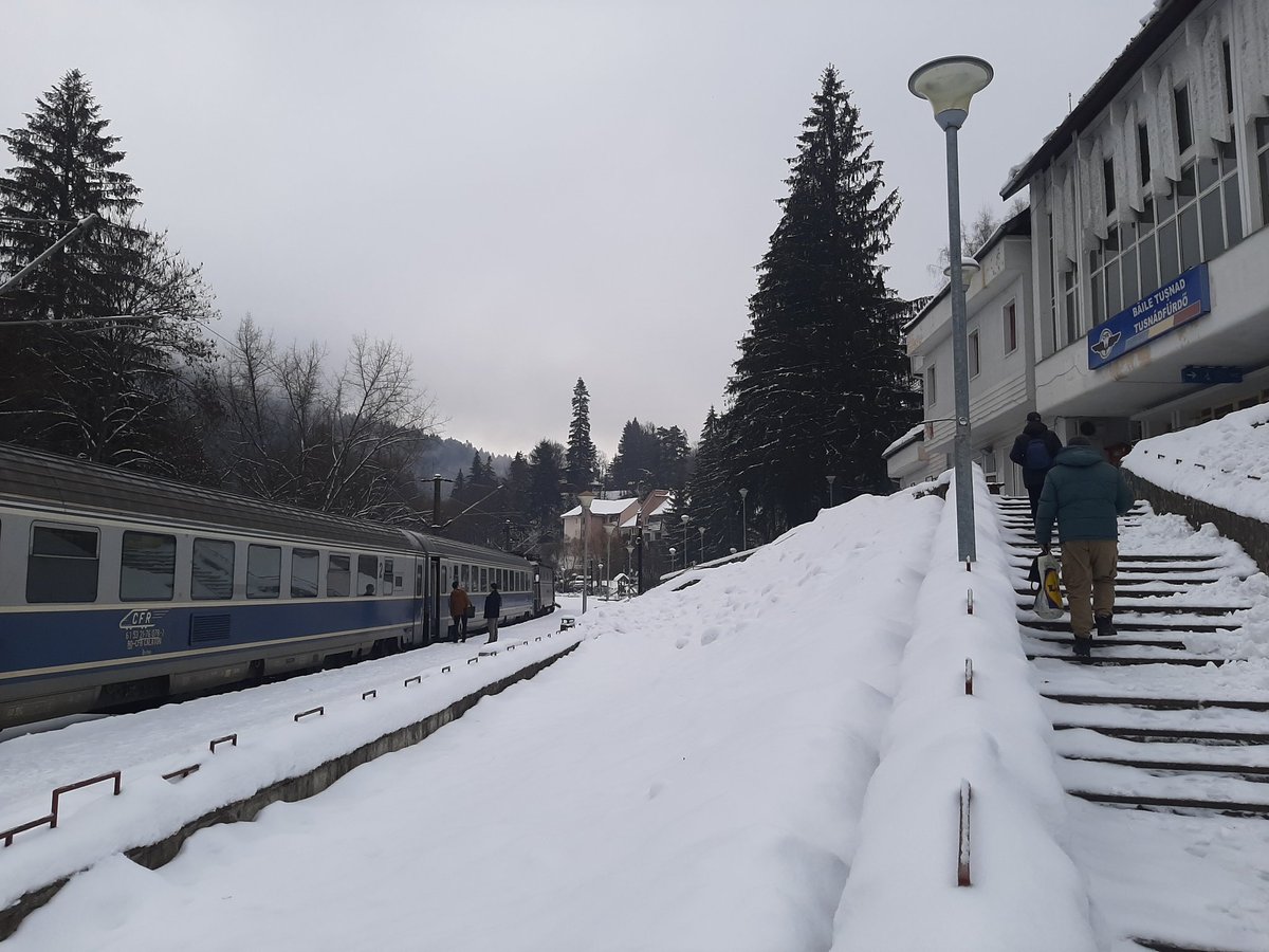 I'm getting off at Băile Tușnad, or Tusnádfürdő as it is called by the Hungarian majority of this small spa town. It's also officially  #Romania's smallest town ("oraş"), having only 1,641 inhabitants!