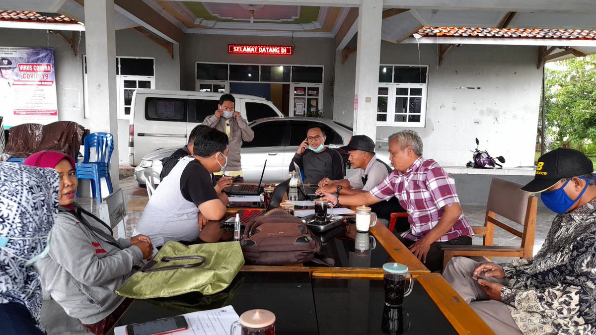 rowosariasri's tweet photo. Pemerintah Desa Rowosari, Bidan Desa dan Kader Kesehatan melakukan Pelatihan IT Jogo Tonggo
@ganjarpranowo 
@provjateng 
@PemkabPemalang 
@dinpermasdespml 
@puspindes 
@anakdesaid 
@desakupemalang https://t.co/dVqOUNYwYn