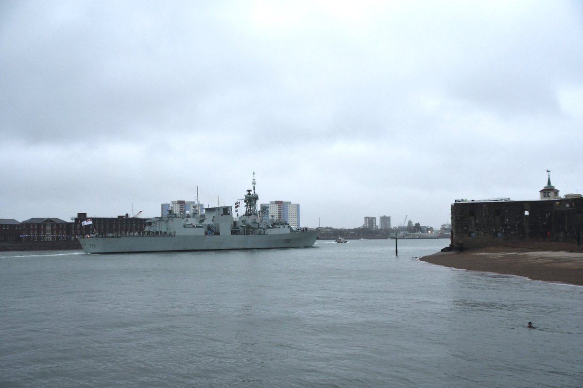 AmzJS13's tweet image. Early morning 🌧 #LockdownExercise to see @COM_SNMG1 flagship @RoyalCanNavy HMCS Halifax 🇨🇦arrive @HMNBPortsmouth Thanks for 👋 back! 😊 @qhmportsmouth @PortsmouthProud @NavyLookout @UKDefJournal @CanadianUK @CanadaNATO @SercoGroup @RCN_MARLANT @MODPolice