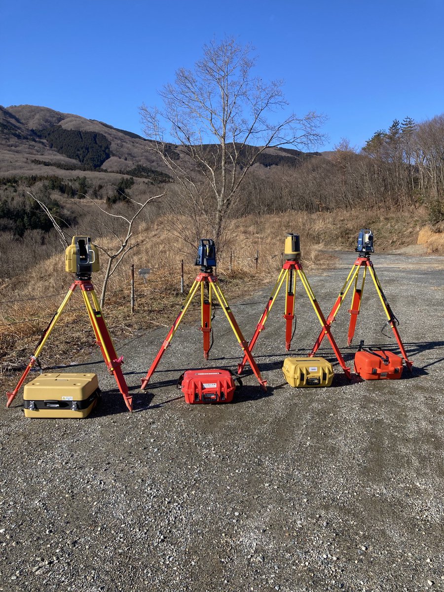TokiwaTec's tweet photo. 今年は雪が多くて、なかなか業務が進みません。なので、トータルステーションとレーザースキャナーの自主点検をやりました。せっかくなので、所有機の集合写真を🤳。左から #GLS2000 #ix1005 #LN150 #CX105 。風が思ったより強くて、ドローンの練習はやめました。 https://t.co/kricWfrwI7