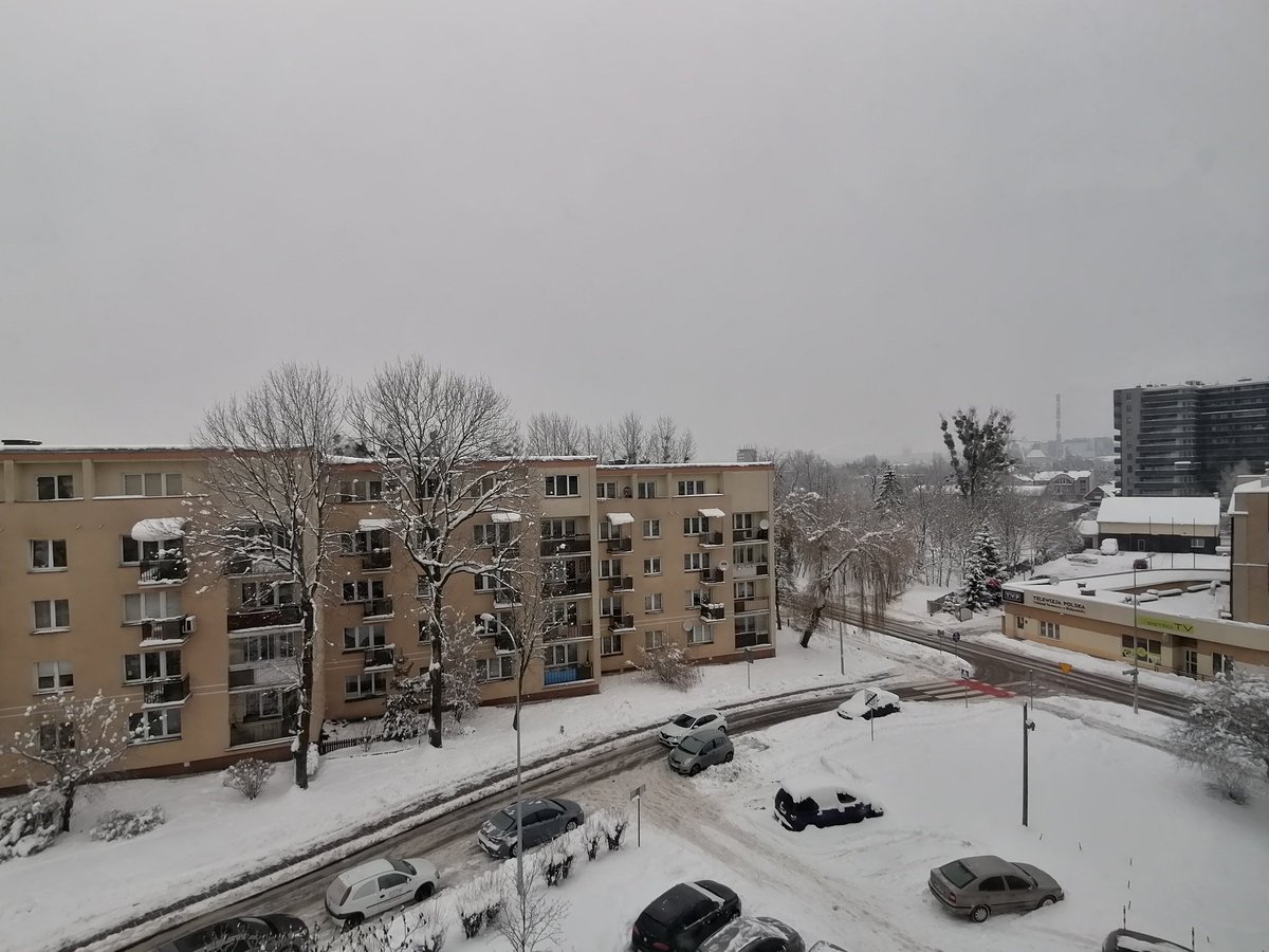 xcoderTer's tweet image. Дома хорошо. За окном снега насыпало. В меру морозно. Красота!