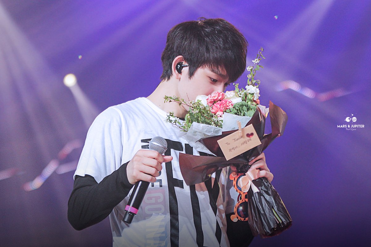nyeonggui_'s tweet photo. #지녕안녕 🎉💐 https://t.co/PpNCHJBUtY
