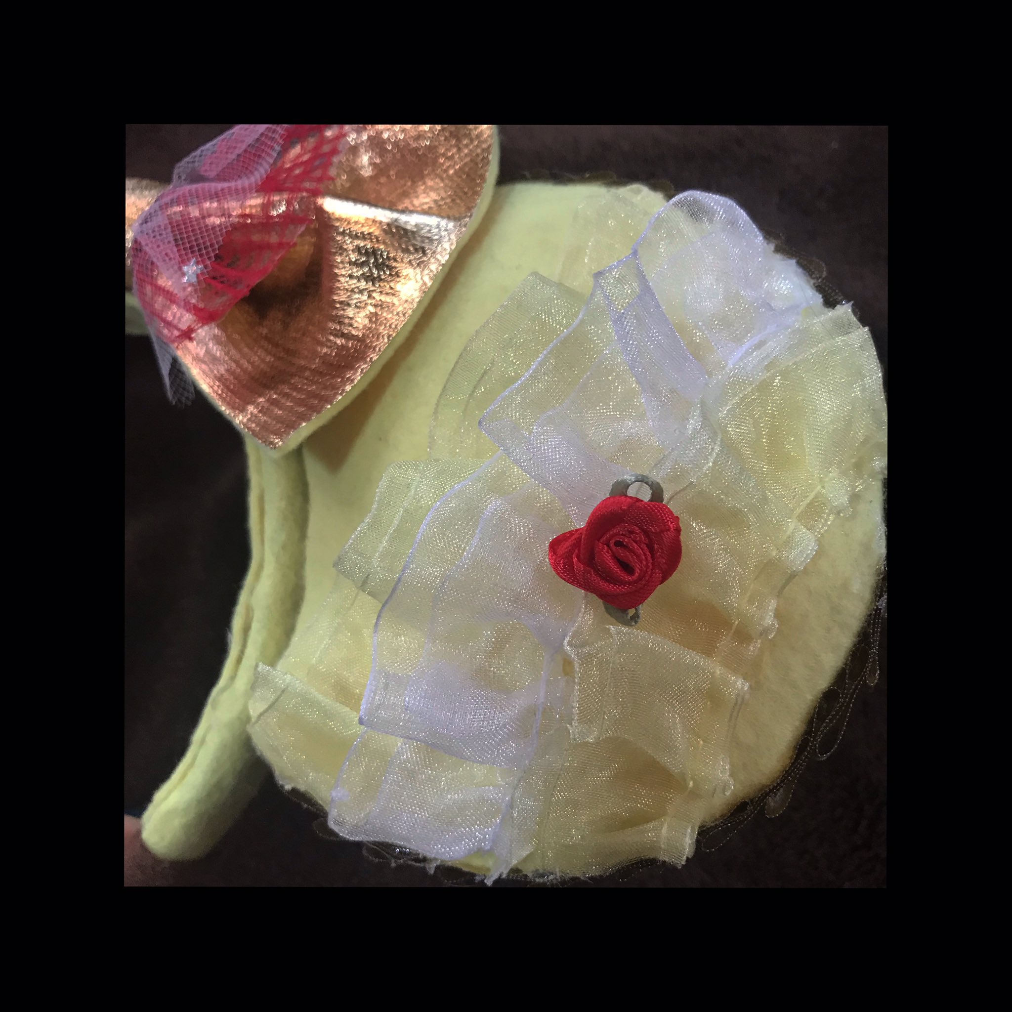 Shuko 手作りカチューシャ第3弾 ベルイメージです どお 笑 赤い薔薇が可愛い ディズニー ディズニーカチューシャ 手作りディズニーカチューシャ 美女と野獣 ベル T Co 4c6bqbgzve Twitter