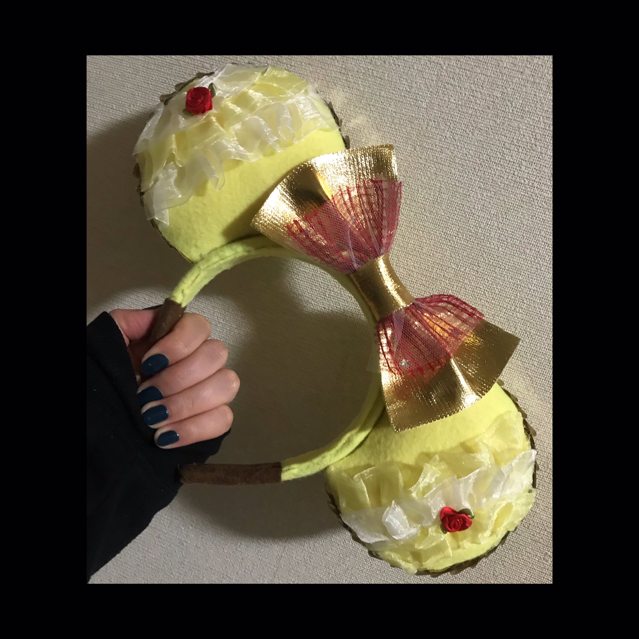 O Xrhsths Shuko Sto Twitter 手作りカチューシャ第3弾 ベルイメージです どお 笑 赤い薔薇が可愛い ディズニー ディズニーカチューシャ 手作りディズニーカチューシャ 美女と野獣 ベル T Co 4c6bqbgzve Twitter