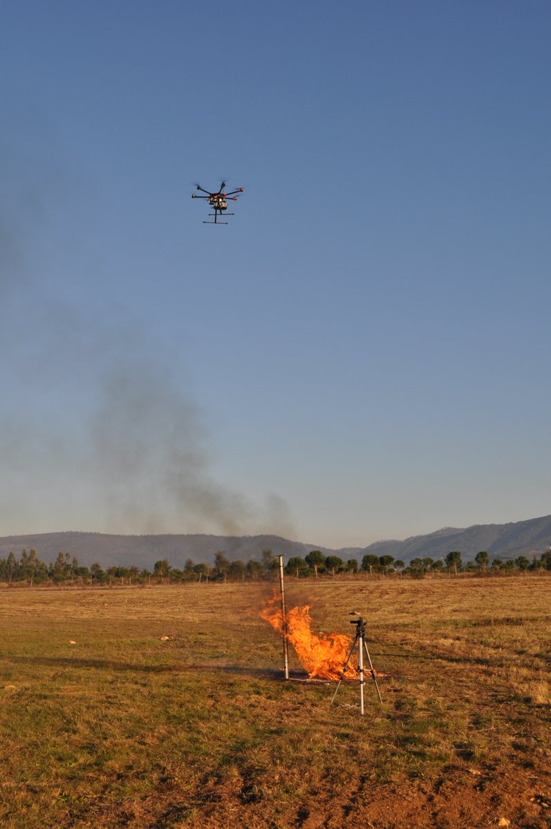 EyeintheSky_pt's tweet photo. Last week #IDMEC (@istecnico), @ADAI_CEIF and #PIXAIR performed field experiments in Lousã (Coimbra) to test out a new sensor payload for data acquisition. Stay tuned for preliminary results soon! 🔥🌳 @DJIGlobal @PX4Autopilot @flir @Stereolabs3D #wildfires #UAVs https://t.co/tTJP8RbOHn