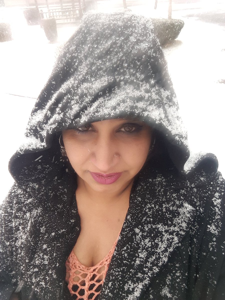 bia_aly's tweet photo. Despite all I have seen and experienced, I still get the same simple thrill out of glimpsing a tiny patch of snow.
.
#edmundhillary #snowwhite #seasonfirstsnowfall #seasongreetings #season #seasons #winterseason #finallywinter #kiş #kış #kışmevsimi #serdi #brrrrrrrrrr #biaaly https://t.co/5RUqWGuZ5Q