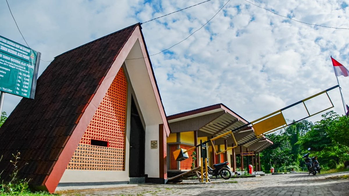 InformasiBWI's tweet photo. Nah ada fasilitas baru di resort kucur TN Alas Purwo, namanya Jati Papak Airstrip yang digunakan sebagai landasan pesawat untuk patroli dengan fasilitas yang kece badai 👍
. 
https://t.co/tdEKVQgR7k https://t.co/5QrgTQEUTh