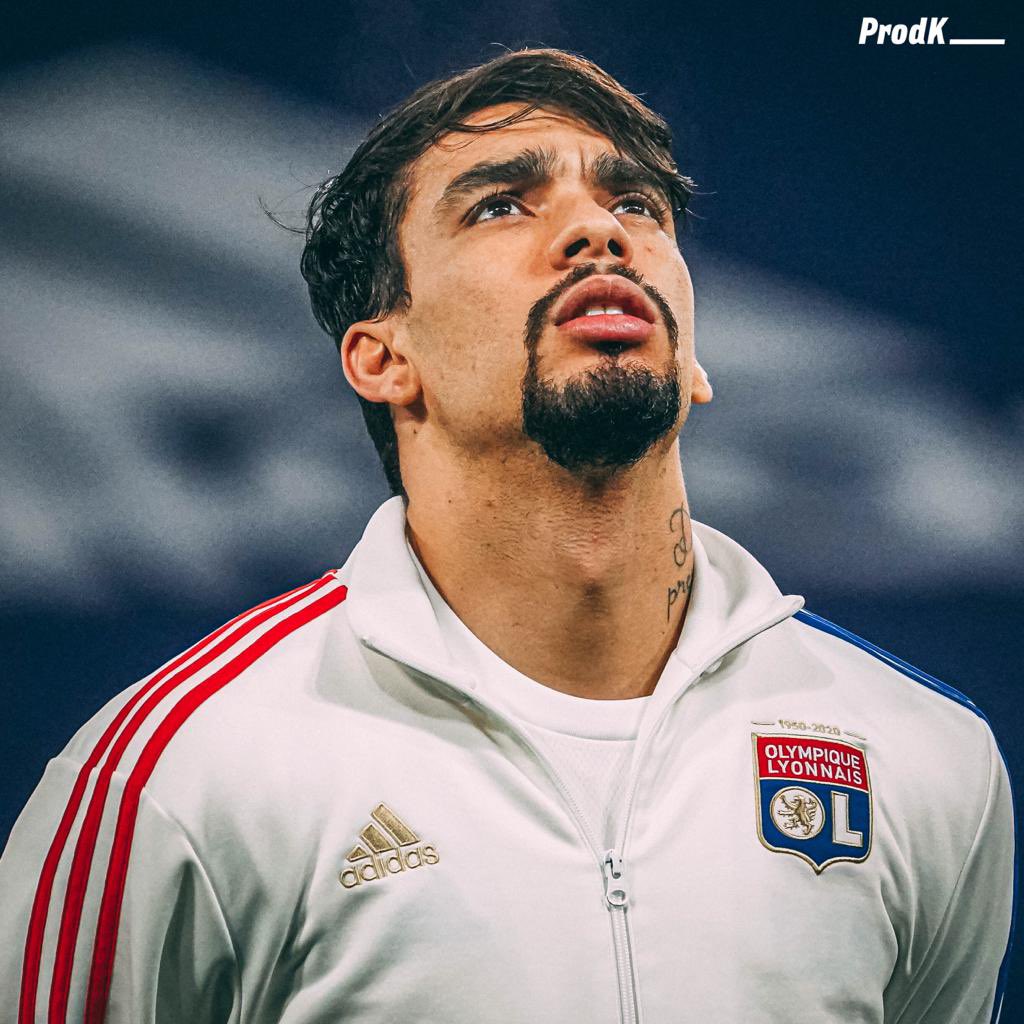 LucasPaqueta97's tweet photo. O momento mais importante em todas as partidas! Olho para o céu, converso com Deus, com meu avô, e agradeço por estar ali ! Obrigado Jesus por tudo! #foconoobjetivo https://t.co/WiWxhXqiFP
