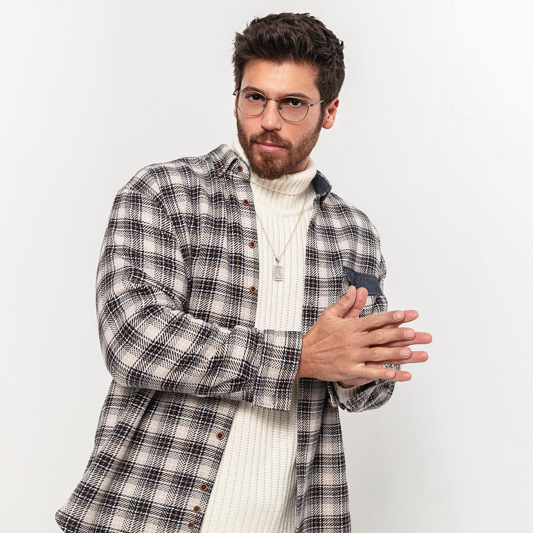 tudorsofficial's tweet photo. Dışarda kar varken daha uygunu olamazdı ! ❄️❄️❄️🌨🌨🌨

There is no better alternative combined with a snowy day! 
❄️❄️❄️🌨🌨🌨

@canyaman1989
#görünürol https://t.co/HAkCa1EM3M